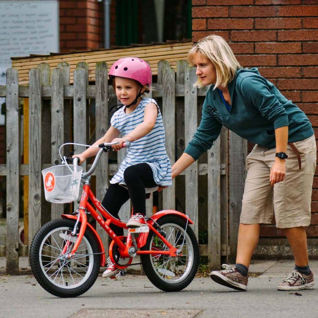 open trail hannah escott teaching a child to ride without stabilisers - 1:1 bike lessons